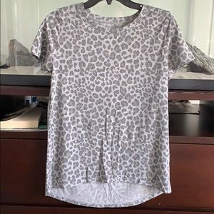 Grey cheetah print T-shirt
